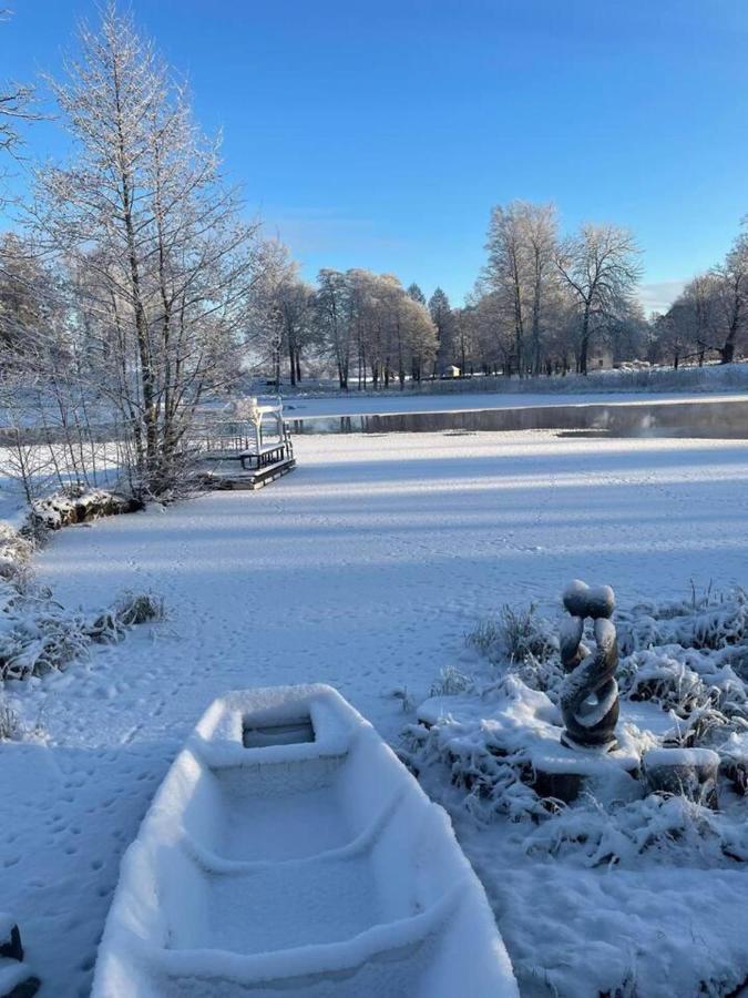 Romantic Spa Villa With Fireplace By The Lake Stjarnsund 외부 사진